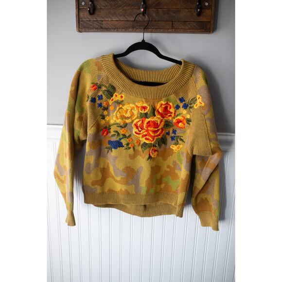 Free People Camo Rose Pullover Sweater Small NEW - Picture 3 of 6